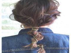 「りぼん」では作れないこなれ感。革ひもを使った簡単ヘアアレンジ12選