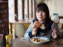 頬張る笑顔にノックアウト♡最強の新モテフード"ハンバーガー"が可愛いワケ