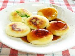 もちもち美味しい♡超簡単＆お手軽じゃがいも餅レシピ