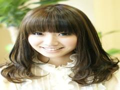 ロングでもパーマに変化をつければ髪型チェンジは簡単♪