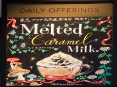 スタバを魅せるヒミツがつまった。鮮やかで目を惹くボードアートに注目！