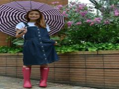 雨の日でもおしゃれを楽しむ長靴のレディースコーディネート
