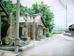 週末の朝、寝起き顔で「おはよう」を伝えるのは市場のおじさん。全国のマルシェ3選