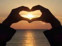 【オフィスカジュアル×ベージュネイルの法則】できる女は指先まで抜かりナシ！