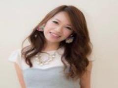 ホログラムフレンチネイルで叶える、ドキッとする大人可愛い指先へ♡