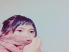 指先から色っぽく、パープルネイルの魔法にかかりましょ。