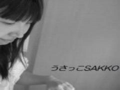 耳元に存在感をプラス！ビジューイヤリングを纏う冬♡