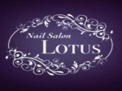 ビジューにお花で指先にアクセント。3種の"ブローチネイル"デザイン集