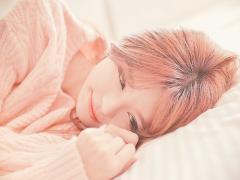 飾らない愛らしさ。自然な平行太眉のカット・メイク・お手入れのすべて