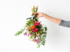 毎日をちょこっとシアワセにする。”スワッグ”で花のある生活を♡