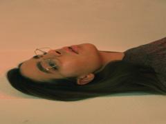 ”無造作感”が男心をくすぐりまくる。「ほつれヘアー」の頑張らない可愛さがラブい♡