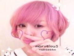 まるで《素爪》のようなシンプルネイル。指先から溢れる清楚さに注目が。