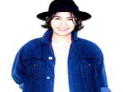 雪をも溶かす熱視線ください。勝負のバレンタインは"照れ顔メイク"で想いよ届け♡