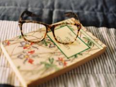 誕生日で選ぶ、新しい本との出会い方。"バースデー文庫"でときめく1冊を迎えに