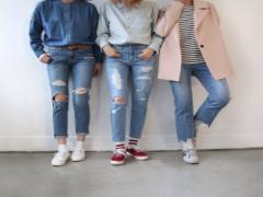 春のデニムに抜け感を。3つの道具だけでクラッシュデニムを作る方法