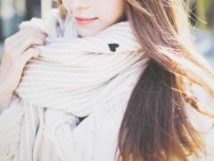 「マフラーで髪広がる…。」問題に、3つの簡単ヘアスタイルを提案♡