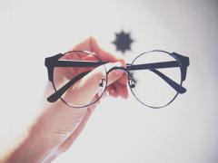 PC用メガネも必要ナシ？ブルーライトをカットするPC・スマホ用アプリ