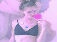 女性は一生のうち20本の口紅を食べる。口に入れても平気なオーガニックリップ3つ