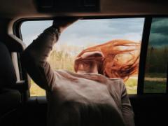 耳から快感！疲れた心身を癒すASMR動画で毎日をもっとHAPPYに