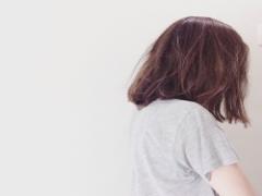 ドライヤー片手に速乾！100均の○○を使って髪を早く乾かす方法