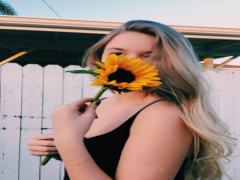 落ち込んでいる彼をポジティブ笑顔で支える「ひまわり彼女」になる8つのメソッド♡