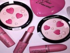 ハッとするような透明感が生まれる。この春"青みピンク"が頬と唇を染め上げます。