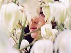 ”いかにも”じゃないのがいい。香水を”素肌以外に”つけて自然に香らせる4つの方法