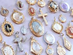 アンティークネイル初挑戦なら2つの時代を爪先に忍ばせるのはいかが？