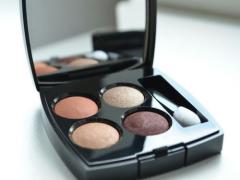 ブラウン愛用者さんにこそ、オススメ。キツくないのに華やかなゴールドシャドウの秘密