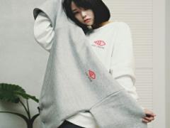 ゆるいロゴがなんともいえない♡コレクションしたくなるスウェットは韓国通販で。