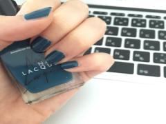 ホログラムを散らすだけ。セルフでも出来る簡単cuteなホロネイル