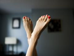 《色別まとめ》春先必須のシアータイツに合わせるフットネイルコレクション♭