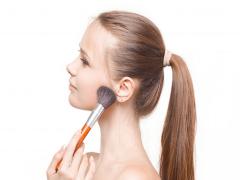 2月5日発売のRIMMELのチークが超万能♡小顔効果ですっきりフェイス。