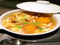 たまごスープでふわふわと温まる優しいレシピ！