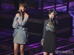 AAA宇野実彩子＆伊藤千晃、デコルテ＆美脚あらわなステージ衣装で魅了＜ファッションチェ