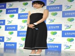 剛力彩芽、レースで上品デコルテ魅せ＜ファッションチェック＞