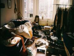 大好きな服だから、綺麗に寝かせてあげて。クローゼットの中の簡単収納テク♭