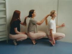 ”落ち着き見せ” はローポニーテール×ストールで叶えましょ。