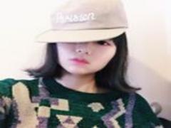 キュートなピンクを＋1♡ 春のストリートコーデは "甘カジュアル" が大正解！