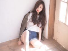 その色気、同性でも見惚れる。しっとり柔らか「サイドパート」ヘアカタログ