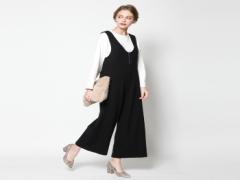 こなれ見え、確実。大人のオールインワンは「Vネック」を選ぶが勝ち