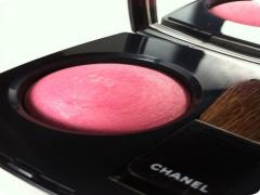 まるでCHANELの64番。〝フェミニン〟を纏ったチークネイル16選