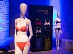 菜々緒が「ESSENCE by Triumph」の2016春夏ランジェリーと共に美ボディを披露♡