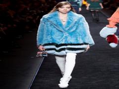 FENDI16－17AWコレクションから得る。ブルーアイテムを先取り