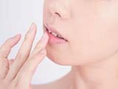 あなたの唇、ぷるんとさせます♡乾燥に負けない唇をつくるリップケア方法まとめ