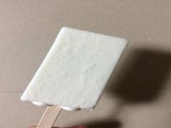 魔法の粉をまぶすだけ♡68円のバニラアイスバーを+αで贅沢に