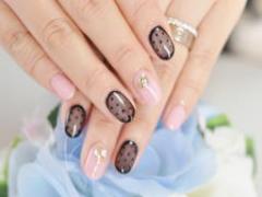 好きなポリッシュと○○だけ。お家で簡単にシースルーネイルができちゃうって話♡