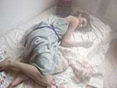 お花とレースと淡い色。春ニットのデザインに女の子の大好きなものを詰め込みました
