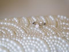 白く、柔らかく、輝くパール。女っぽさ全開ネイルカタログ