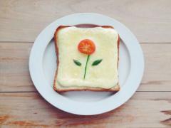 朝からにっこり笑顔咲く。Instagramで話題の「お花トースト」が可愛い♡